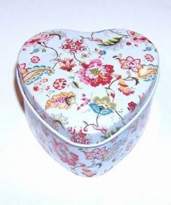 Cutiuta din metal in forma de inima, cu model Flori de Lotus