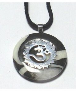Chakra Sahasrara din argint cu agat, pe siret negru Chakra Sahasrara din argint cu agat, pe siret negru