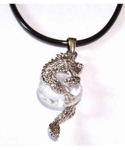 Dragon din metal cu cristal de stanca pe siret din cauciuc Dragon din metal cu cristal de stanca pe siret din cauciuc
