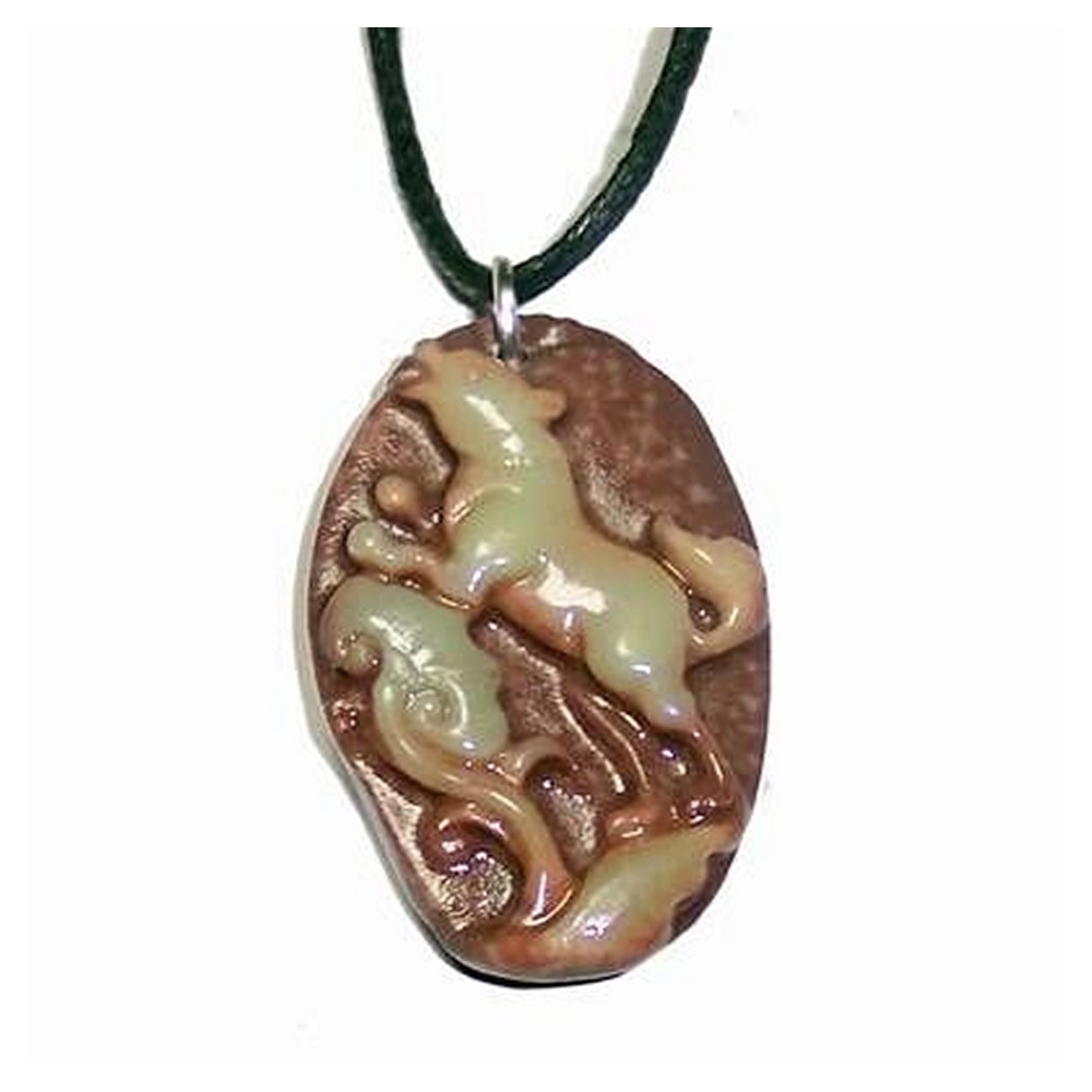 Talisman din calcedonie cu zodia Caine pe siret negru Talisman din calcedonie cu zodia Caine pe siret negru