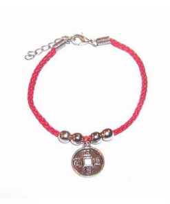 Bratara pe siret rosu cu moneda antica chinezeasca din metal