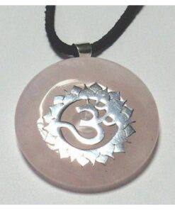 Chakra Sahasrara din argint cu cuart roz, pe siret negru Chakra Sahasrara din argint cu cuart roz, pe siret negru