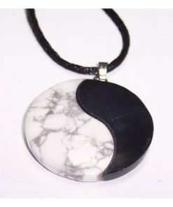 Talisman Yin-Yang din howlit si turmalina - pe siret Talisman Yin-Yang din howlit si turmalina - pe siret