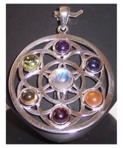 Mandala argintata cu cristalele celor 7 chakre - deosebit Mandala argintata cu cristalele celor 7 chakre - deosebit