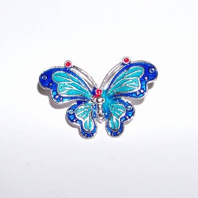 Brosa din metal nobil cu fluturele fericirii