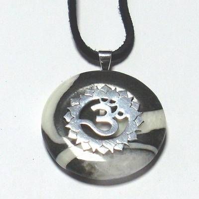 Chakra Sahasrara din argint cu agat, pe siret negru