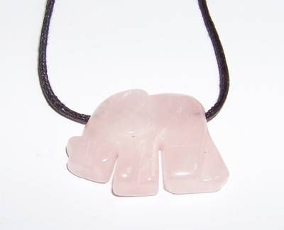 Talisman cu elefantul norocos din cuart roz, pe siret