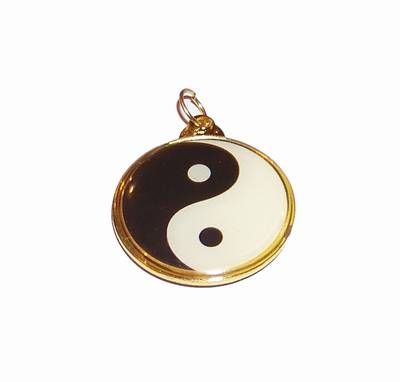 Talisman cu simbolul Yin-Yang auriu